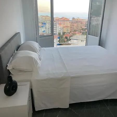 Avec Vue Sur La Menton